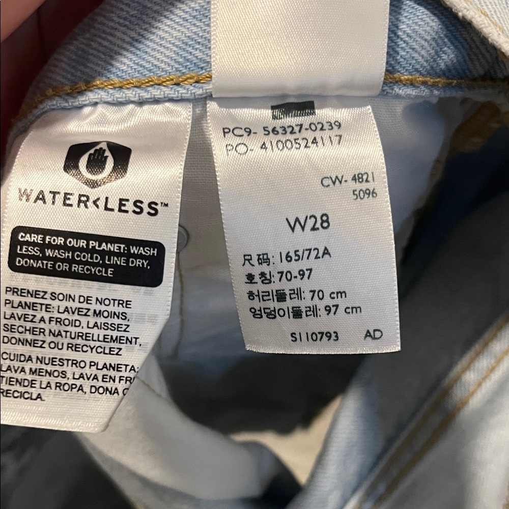 Levi's 501 Light Blue Jean Shorts - Picture 3 of 3